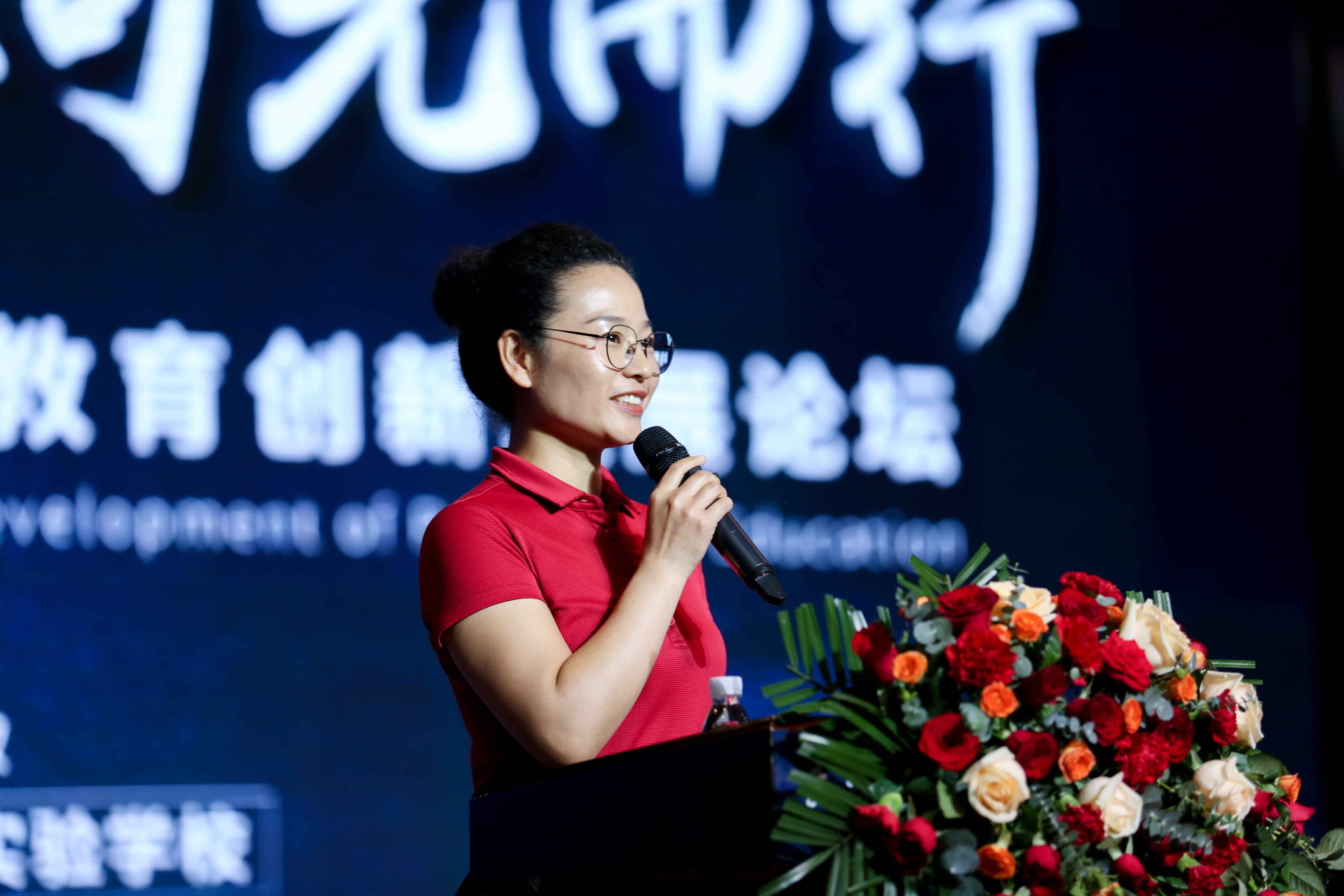 2主持人刘金亭.jpg